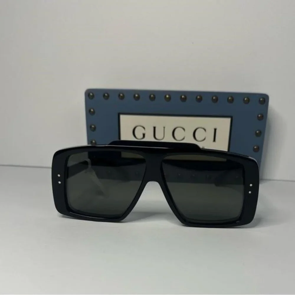 💯 - Authentic Gucci Grey Shield Unisex Sunglasses GG1369S 001
